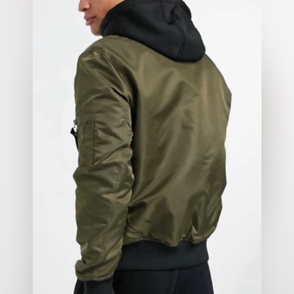 GUESS Men’s Bomber Jacket w/ detachable hood, quilted inside, inside pocket,EUC - Picture 3 of 16